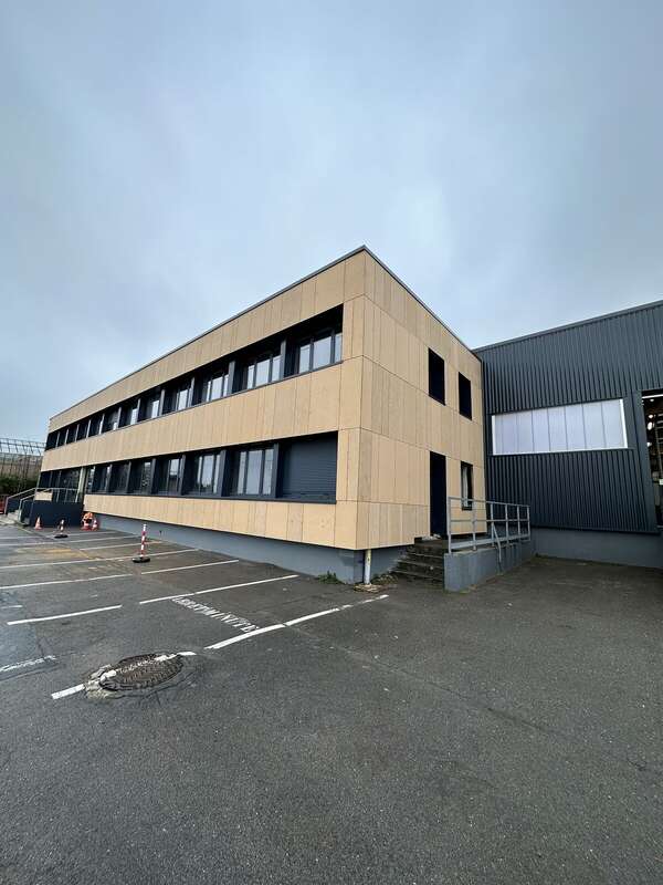 Immeuble de bureaux en bardage Equitone Tectiva